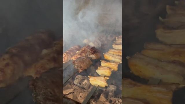 Вкусно, сочно, по-азербайджански 😍 #ресторанмосква #ресторан #food #meat #юзао #шашлык смотреть онлайн