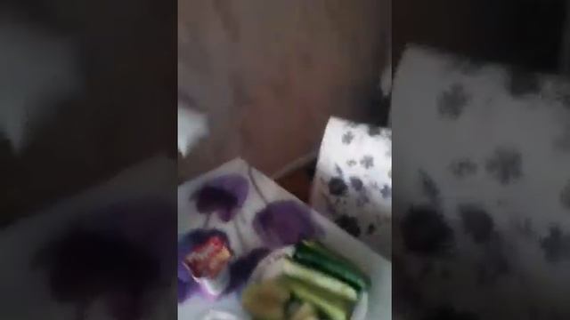 Челендж дастоем листочки и едим вкусные и не вкусные продукты 😗😚 смотреть онлайн