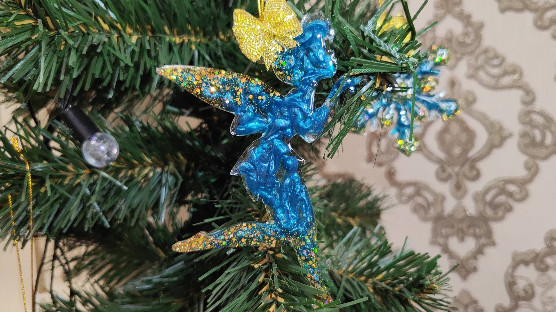 Новогодние елочные игрушки из эпоксидной смолы смотреть онлайн