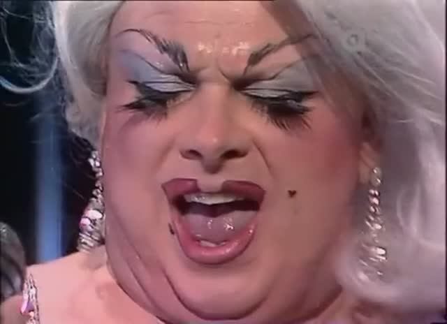 Divine - Shake It Up