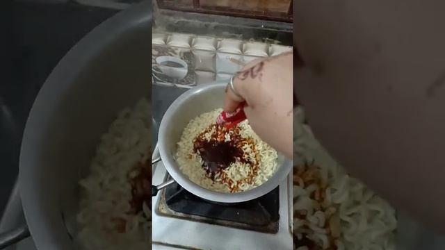 Buldak cheese Ramen / samyang buldak cheese hot chicken flavor ramen/ Ramyeon/ sleepy tinker 🧚🧀 смотреть онлайн