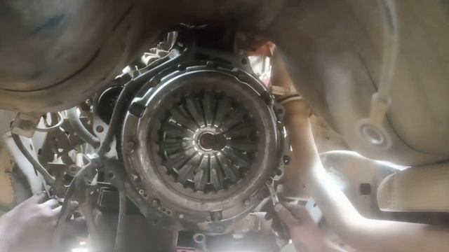 Toyota Hilux manual naubusan ng clutch lining смотреть онлайн