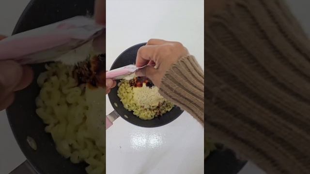 Let's cook Halal Buldak Carbonara Ramen🍜 ASMR #shorts #buldak #halal смотреть онлайн