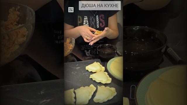 Рашн Смекалка. Хотели пельмени но тесто на чебуреки. #еда #shortsvideo #shorts смотреть онлайн