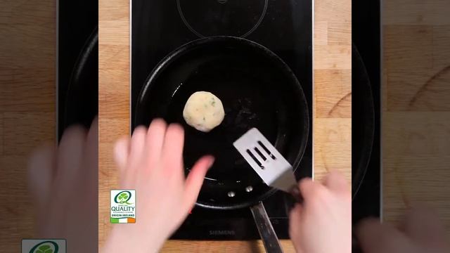 Potato Cakes with Bacon, Eggs and Mojo Sauce (Short Version) смотреть онлайн