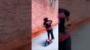 потомучто у нее кампусы 🤣🤣🤣