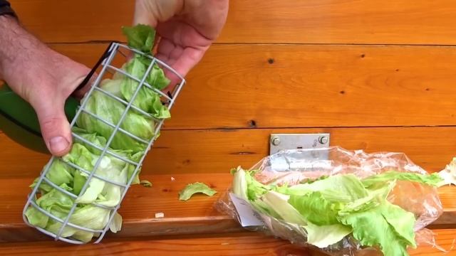 Comment distraire vos poules. Nouveau distributeur de nourriture Omlet смотреть онлайн