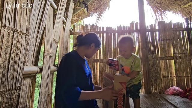 Single Mother Receives Local Government Gift: She Accepts Mother And Child