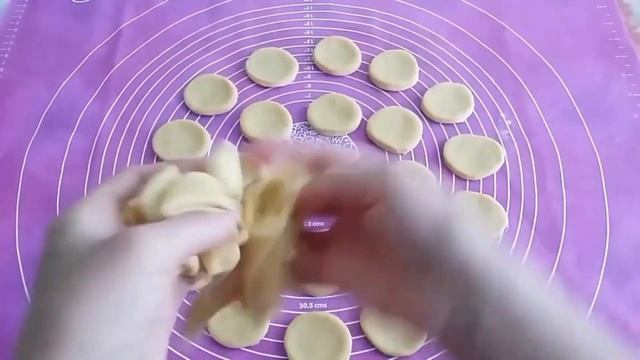 Çox asan hazırlanan və dadı möhtəşəm olan Bantik formalı peçenyelər.Çayın yanında superdir😋 смотреть онлайн