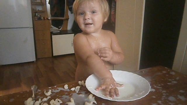 даша ест макароны как хрюша смотреть онлайн