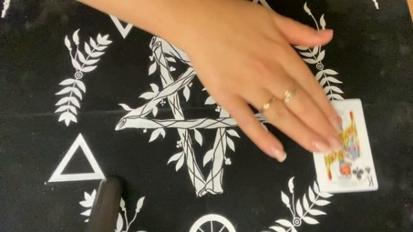 Что думает о вас крестовый король сегодня?