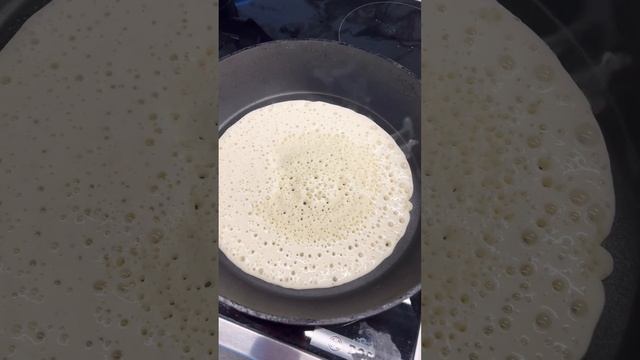 Блины с пузырьками #shorts #short #foodblog #shortsvideo #foodtube #foodblogger #vlog #food #eating смотреть онлайн