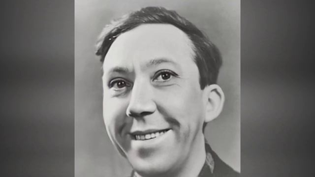 Ожившие фотографии Юрия Никулина при помощи нейросетей смотреть онлайн