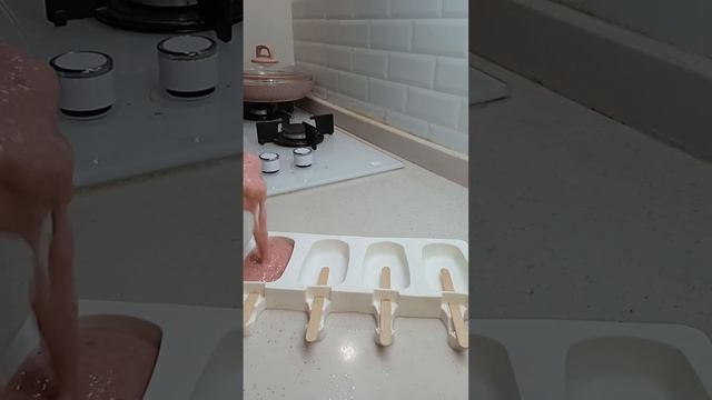 МОРОЖЕНОЕ🍦 ИЗ КЛУБНИКИ🍓 И БАНАНА🍌 #shortvideo #icecream смотреть онлайн
