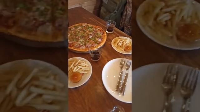 Пиццерия на дороге #еда #food #обзор #пицца #картошка #соус #кафе #синельниково смотреть онлайн