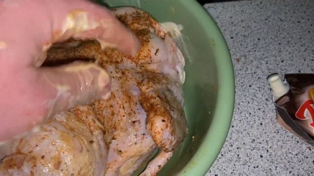 СИДИМ ДОМА / ГОТОВИМ МЯСО С ФУНЧОЗОЙ / ЗАБРАЛ СОФУ ИЗ САДА / ДОМАШНИЕ ПОСИДЕЛКИ / РАЗДЕЛКА МЯСА. смотреть онлайн