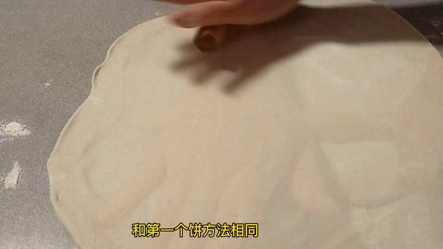 葱香油饼，外酥里软，富有葱香。The scallion pancakes, crispy outside and soft inside, rich in onion flavor. смотреть онлайн