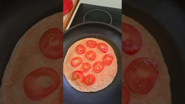 Пицца с основой из лаваша на сковороде/ Вкусная альтернатива классической пицце/#пицца смотреть онлайн