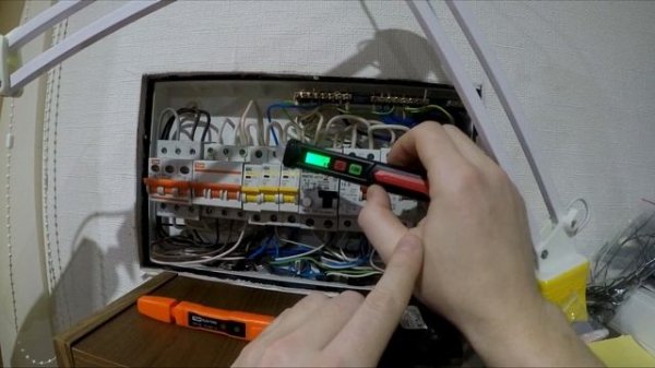 Детектор скрытой проводки. Отвертка индикатор. Тестер