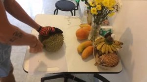 Как разделывать дуриан. How to cut durian