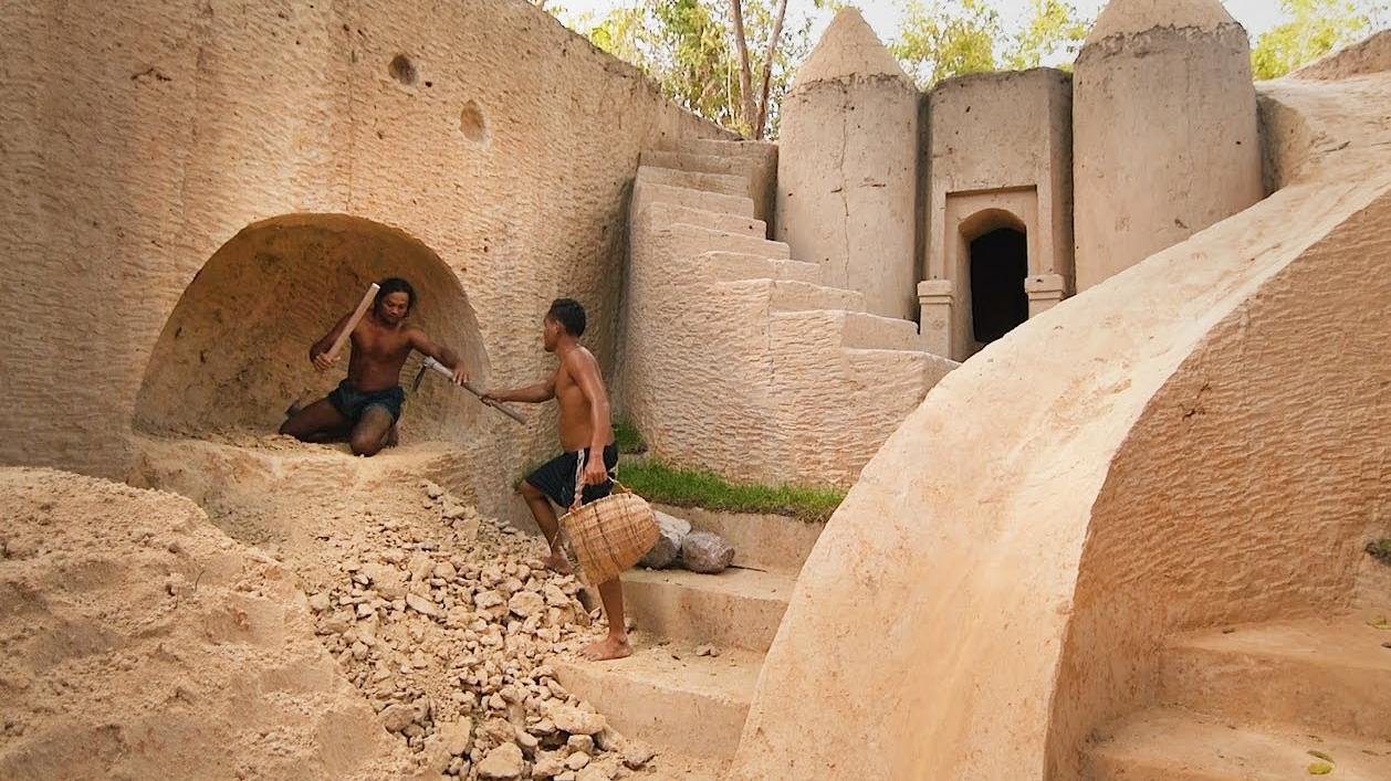 Строительство самого современного подземного бассейна и водной горки (Часть 1).
