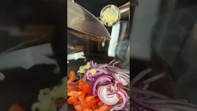 🥗 Грузинский салат с куриной печенью. #shorts смотреть онлайн