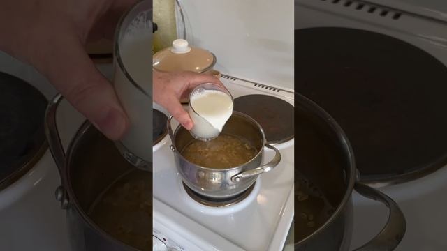 Правильный завтрак для хорошего дня! 🤗 Каша из овсяных хлопьев «Ясно солнышко» 👍 #shorts смотреть онлайн