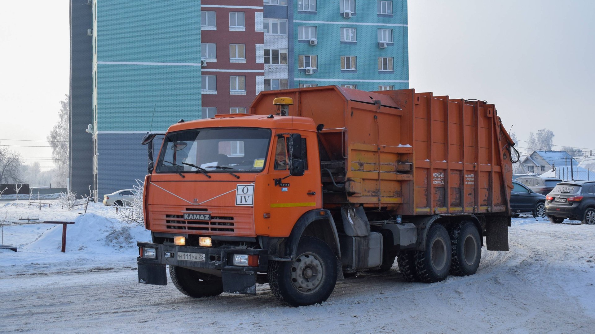 Мусоровоз МКМ-4705-01 (МК-4453-07) на шасси КамАЗ-65115-62 (Н 111 УА 22) / Kamaz garbage truck. смотреть онлайн