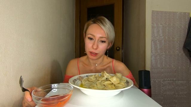 МУКБАНГ ПЕЛЬМЕНИ БАТЛ | ВОПРОС-ОТВЕТ смотреть онлайн