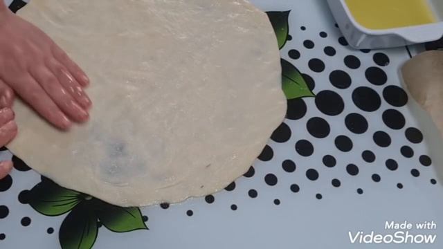Dacă ai faina sare si apă . Poți face aceste placinte in două variante. смотреть онлайн