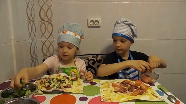 Маленькие поварята Маша и Олег готовят шаурму) смотреть онлайн