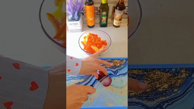 Салат с ветчиной и жареным луком. Очень быстро, вкусно и из простых продуктов 🤤❤️ #еда #cooking смотреть онлайн