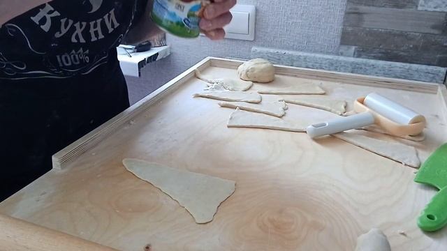 ОЧЕНЬ ВКУСНЫЕ РОГАЛИКИ СО СГУЩЁНКОЙ. смотреть онлайн