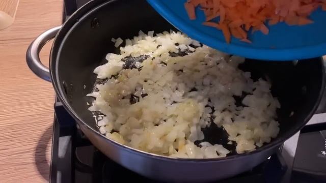 Моё меню на сегодня готово 👍 Дождик идёт а я пеку булочки ￼￼😉 смотреть онлайн