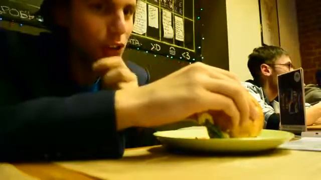 Рок группа CПАСЕNИЕ в бургерной у Джека 2! Поедание Бургера и офигенные истории смотреть онлайн