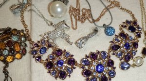 Злато,серебро, дорогая бижутерия! и много интересных  находок .