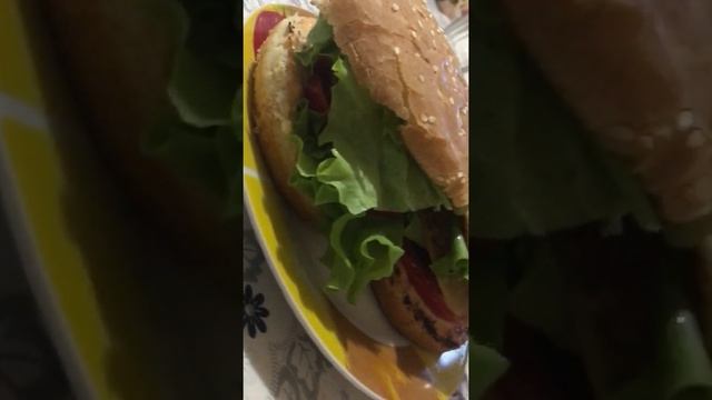 ДОМАШНИЙ БУРГЕР НЕ ХУЖЕ. БУРГЕР СДЕЛАТЬ ДОМА. смотреть онлайн