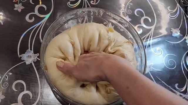 Булочки с изюмом. смотреть онлайн