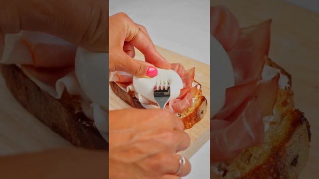 Burrata Caprese Toast 🇮🇹🤌🏻 смотреть онлайн