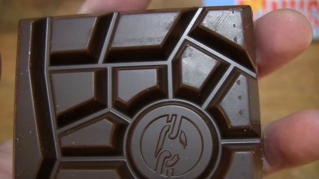 Tony's Chocolonely Dark Milk смотреть онлайн