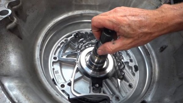 General Motors 8l90 Overhaul Part One: Disassembly