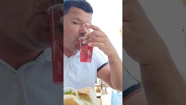 РАССОЛ И БАЛЫК ЭКМЕК. ПОПРОБУЙТЕ ОБЯЗАТЕЛЬНО В СТАМБУЛЕ. ТУРЦИЯ смотреть онлайн