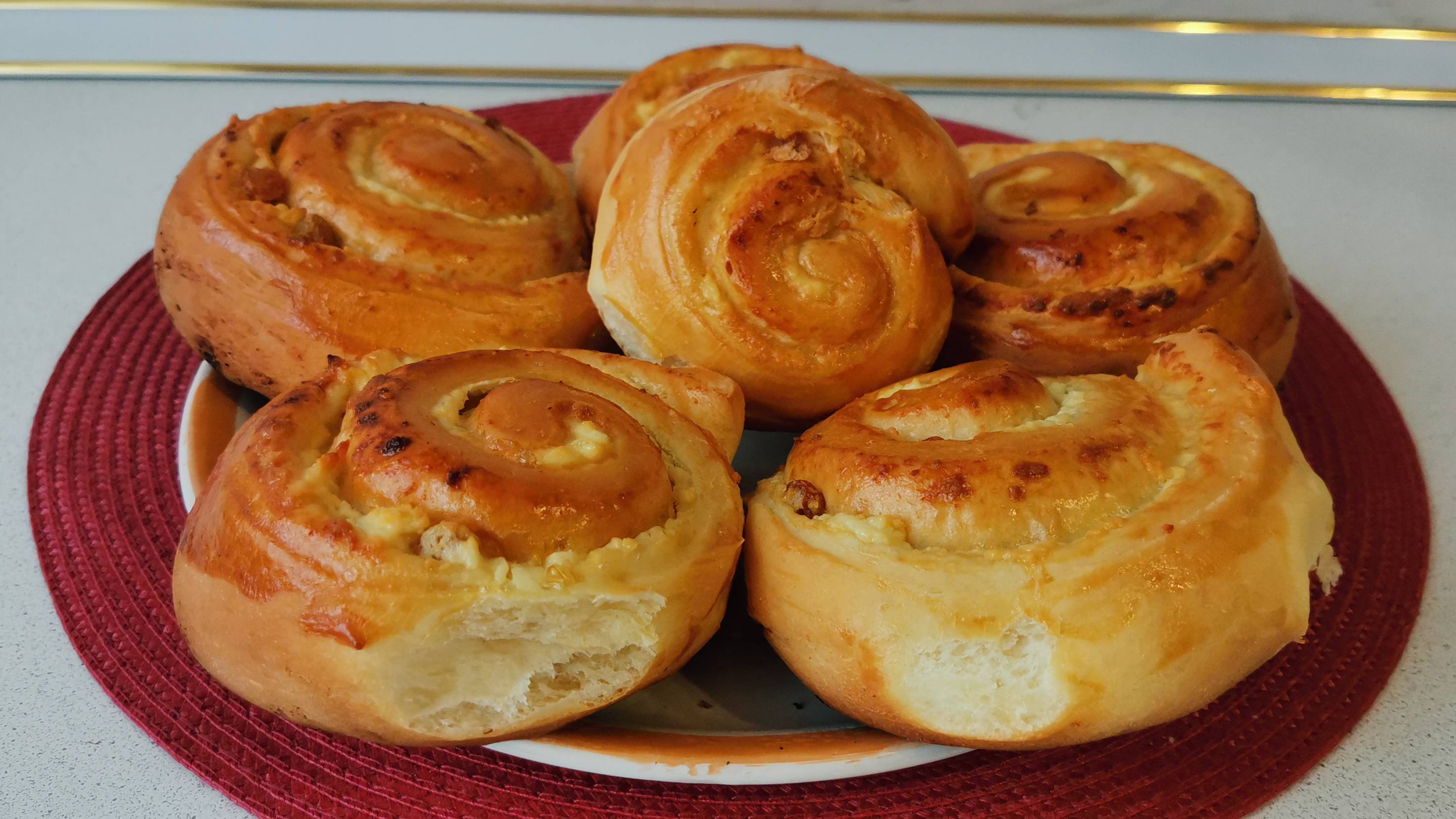 Вкусная домашняя выпечка. Готовим дома воздушные булочки с творогом. Дрожжевое тесто для булочек. смотреть онлайн