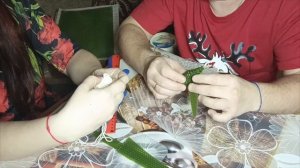 Делаем легко и быстро яркую ёлочку из вощины. Мастер-класс