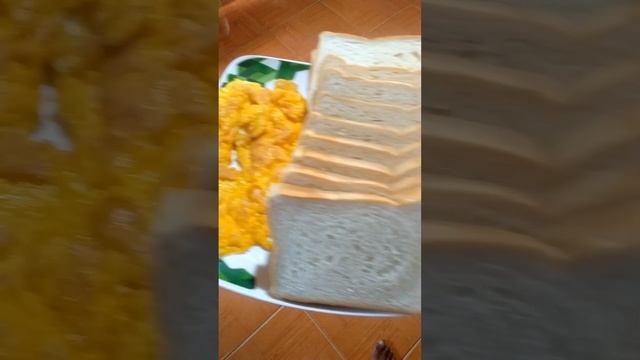 FRIED EGG SANDWICH смотреть онлайн