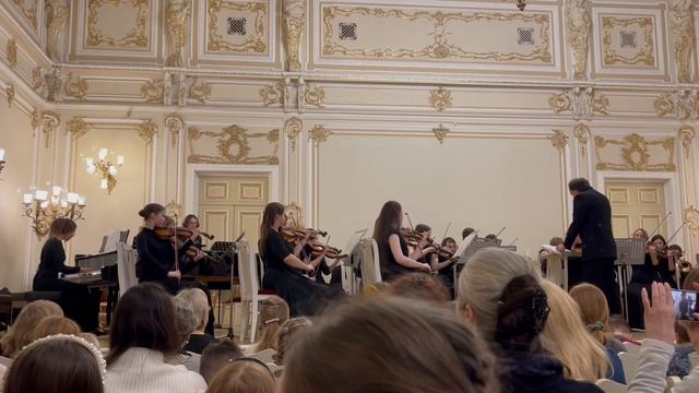 Новогодний концерт 04.01.2025 Молодежный оркестр «Васильевский остров» Дирижер С.Ефаев смотреть онлайн