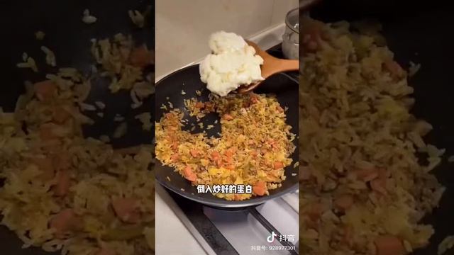 Cơm chiên ngò rí rau mùi hot #douyin #asmr #food #shorts #cooking #howtocook #streetfood смотреть онлайн