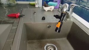 Устройство для смены воды в аквариуме.