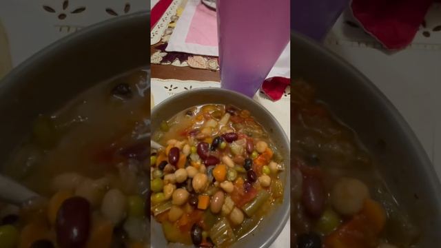 The perfect winter dinner! Homemade Vegetable Soup￼ w/ ciabatta bread.￼I use vegan butter,it’s yumm смотреть онлайн