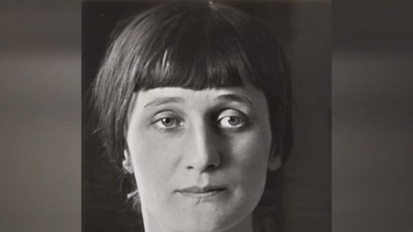 Ожившая Анна Ахматова при помощи нейросетей